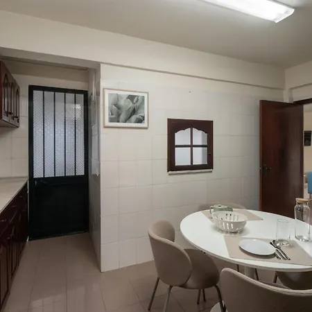 Casa Imaculado Coracao By An Island * Funchal (Madeira)